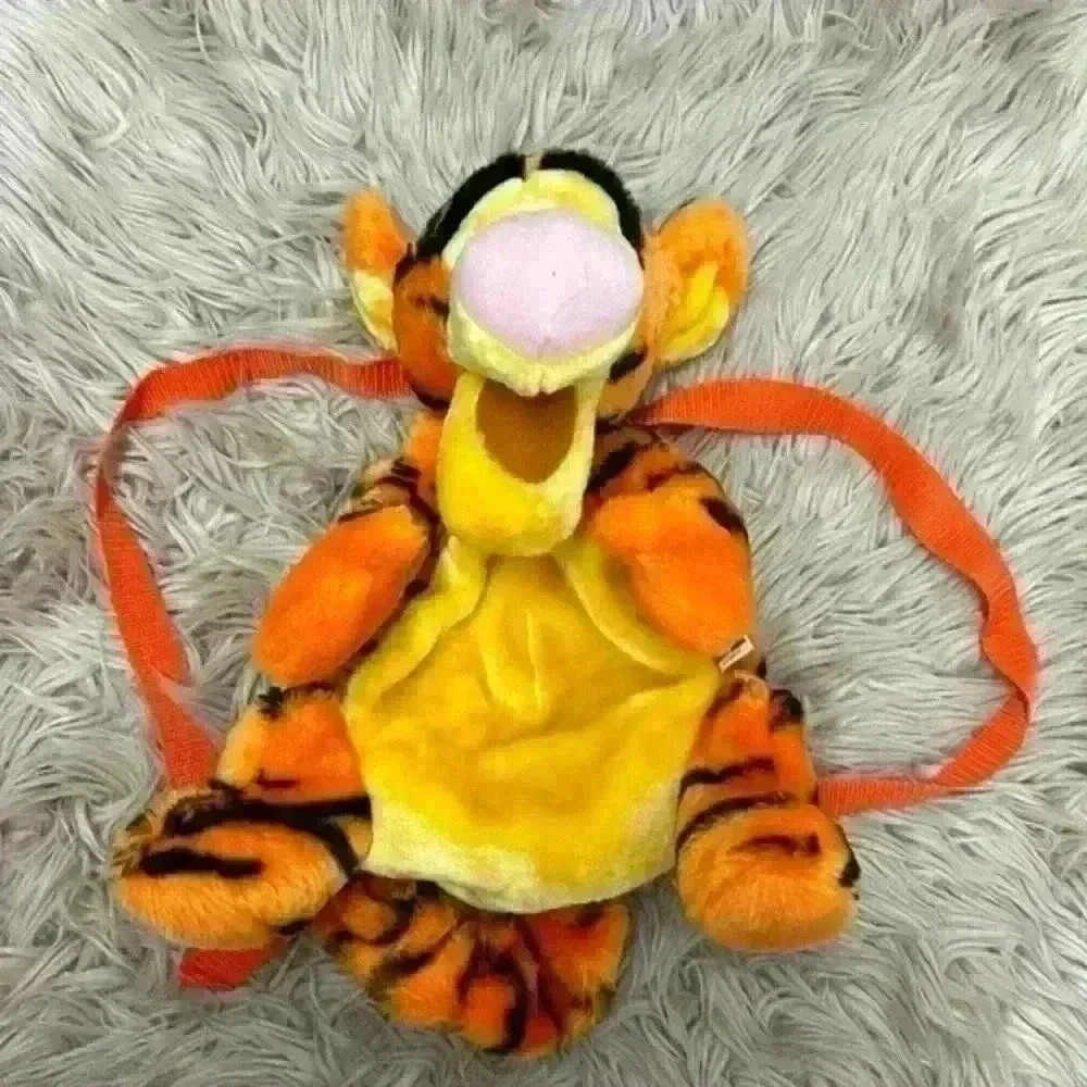 90s Winnie the Pooh  Tigger backpack plush zippered